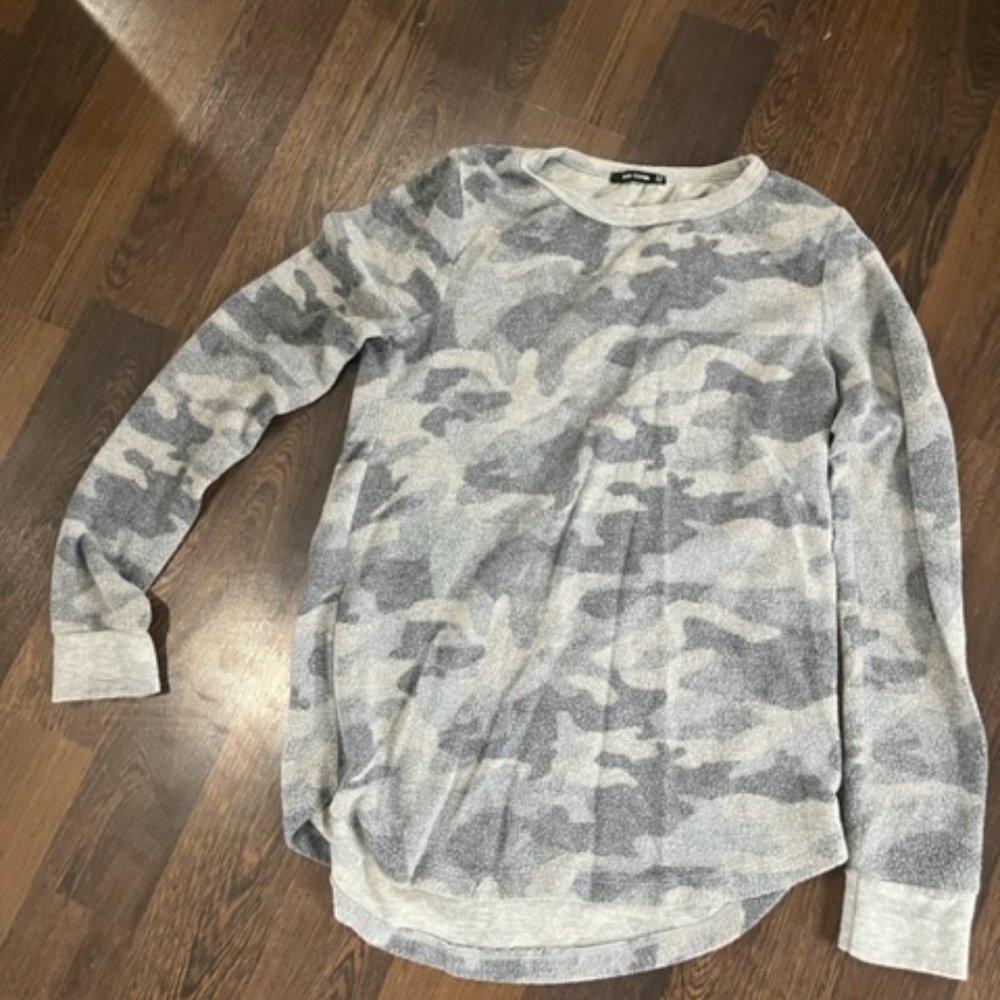 Pink Clover Gray Camo Longsleeve